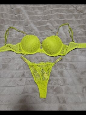Neon Green Victoria's Secret Lace Very Sexy Push-Up Bra & Thong Set